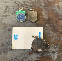 Load image into Gallery viewer, Shield Shape Enamel Souvenir Charm Jamestown Virginia
